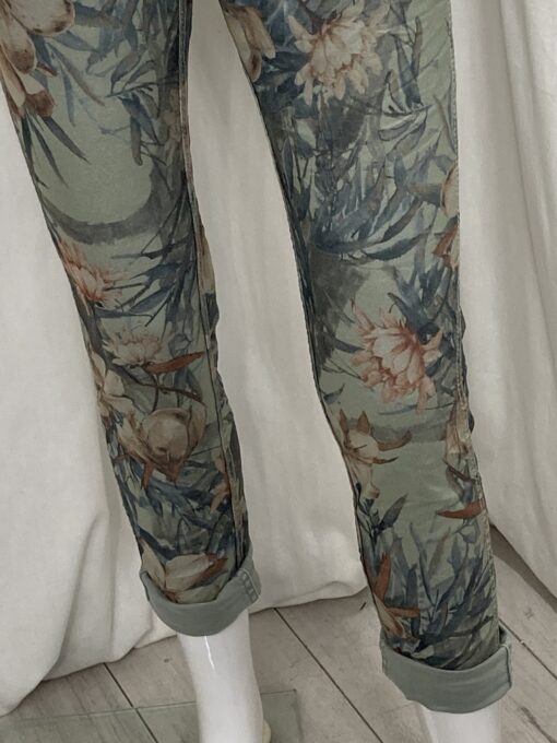 Rev Flower Jean Back Turnup Green Close