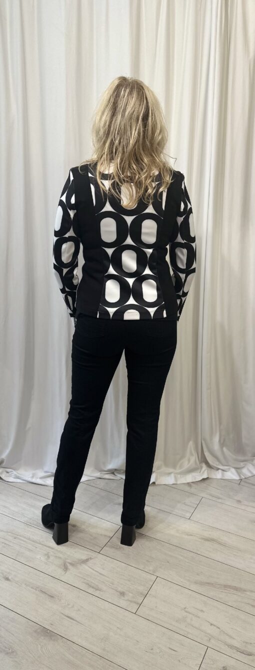 I'Cona By Robell Short Jacket With Two Zip Pockets In A Black And White Pattern Design Size 10 - Image 4