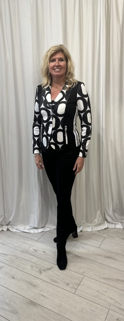 I'Cona By Robell Short Jacket With Two Zip Pockets In A Black And White Pattern Design Size 10 - Image 3