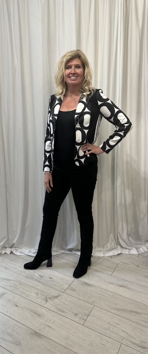 I'Cona By Robell Short Jacket With Two Zip Pockets In A Black And White Pattern Design Size 10 - Image 2