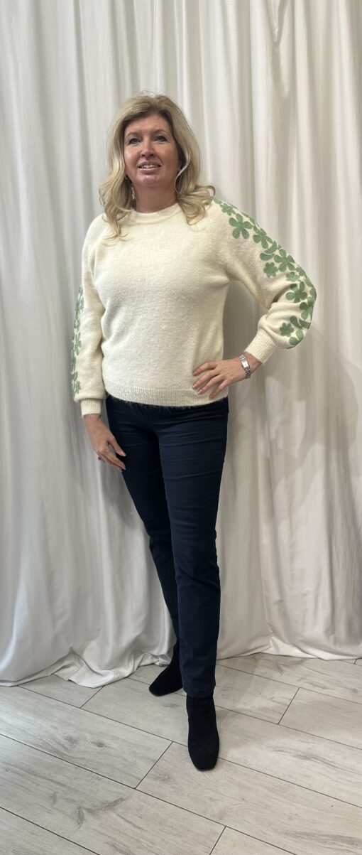 Round Neck Jumper With Flowers on the Sleeves